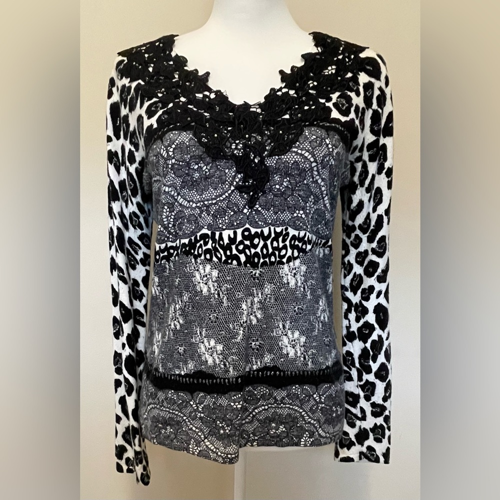 VTG Metric Black and White Textured Animal Print Lace Top, Size M